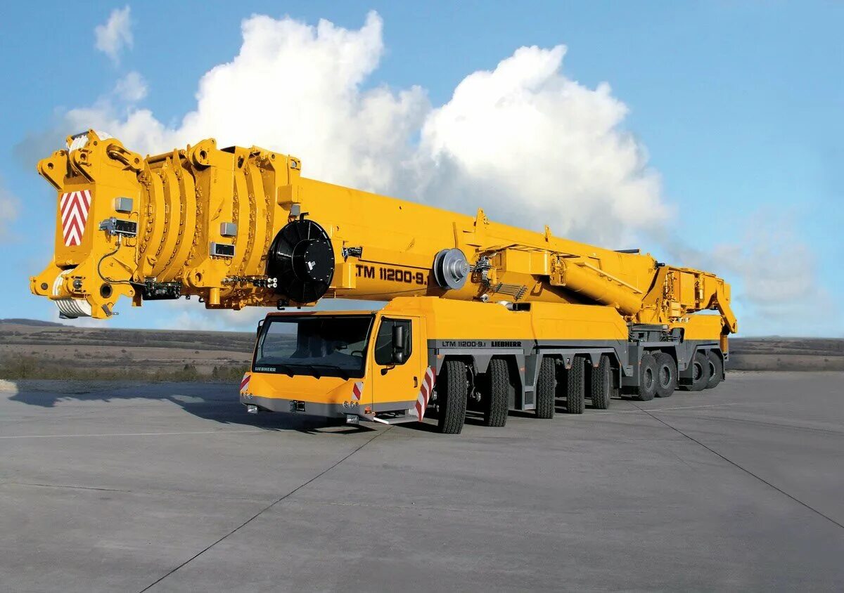 Самый большой кран на колесах. Liebherr ltm 11200-9. Grove gmk 6400 400 тонн. Колесный кран либхер самый большой. Самый большой кран на колесах.
