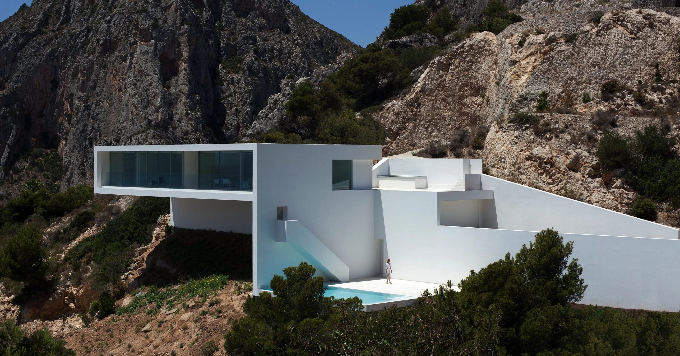 Cliff House, Кальпе, Испания. Fran Silvestre дом на скале. Фран Сильвестре архитектура. Дом на скале (House on the Cliff) в Испании от fran Silvestre arquitectos.. Современные скалы