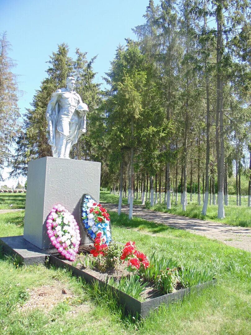 Село Никольское Троснянский район. Село Никольское Троснянский район Орловская область. Никольское Троснянского Братское захоронение. Памятник в селе Никольское Троснянский район. Орловская троснянский никольское