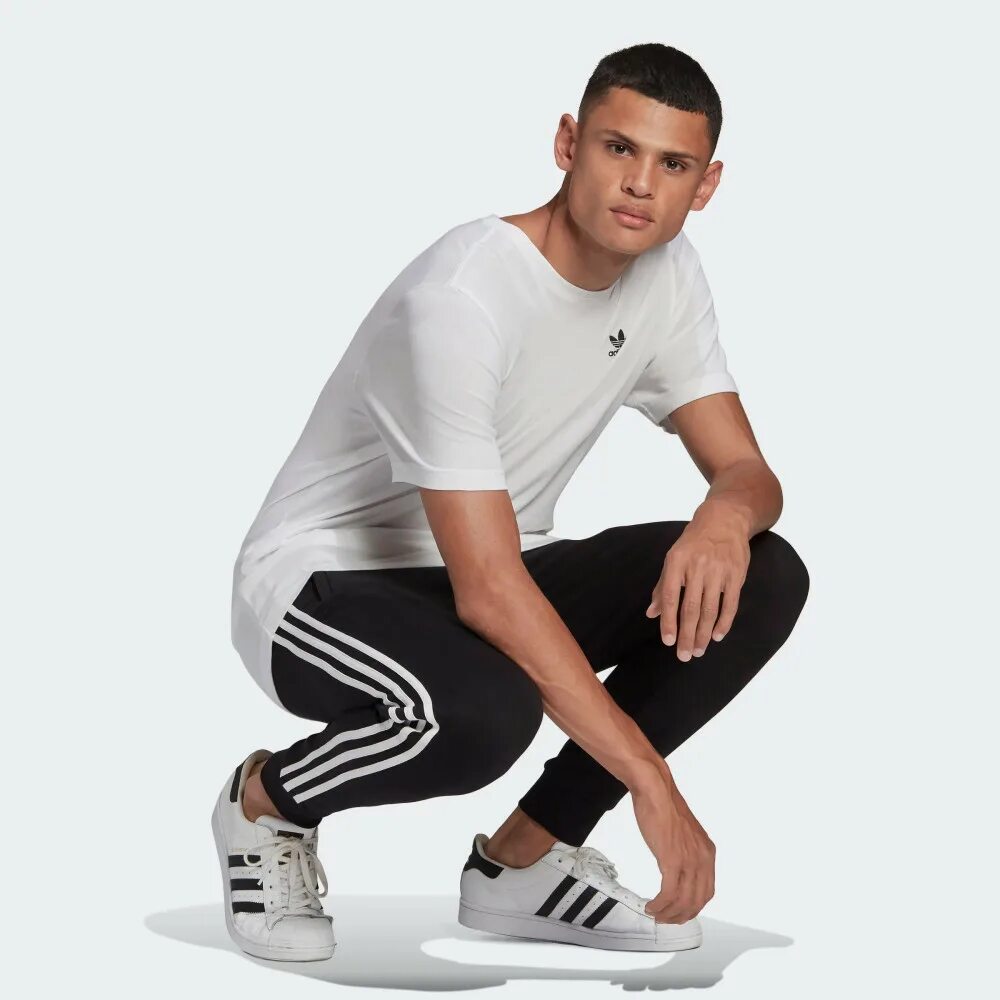 Adidas originals adicolor classics. Adidas originals adicolor штаны. adidas adicolor брюки мужские. adidas adicolor 3-stripes.. adidas adicolor classic брюки.