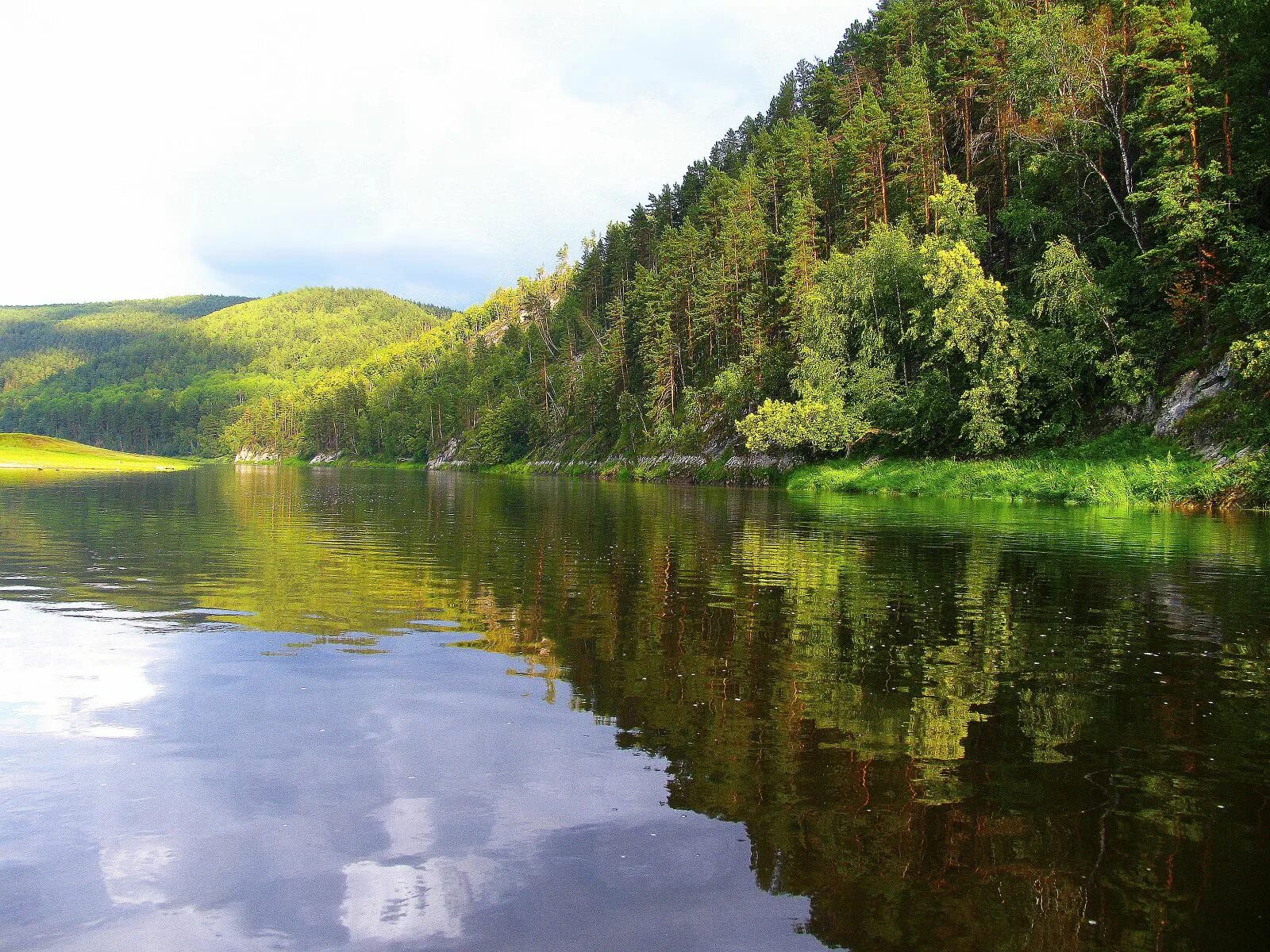 Реки Башкортостана Белорецка. Река белая Белорецк. White River Белорецк. Природа Белорецкого района Башкирии.