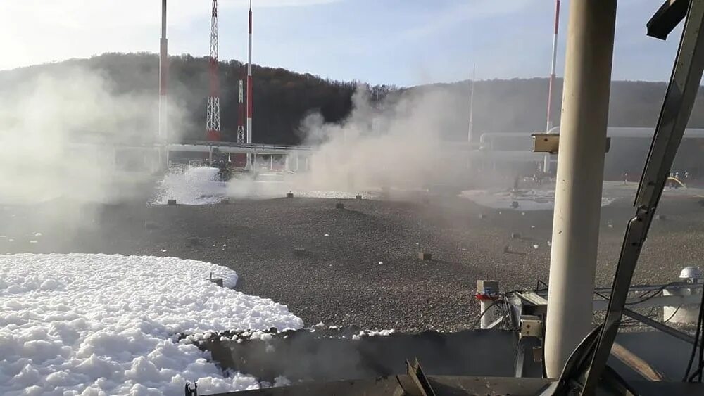 30 августа пожар новороссийск. Пожар в новороссийске сейчас. Возгорание новороссийск. Новороссийск пожар на стадионе. Потушили ли пожар под новороссийском.