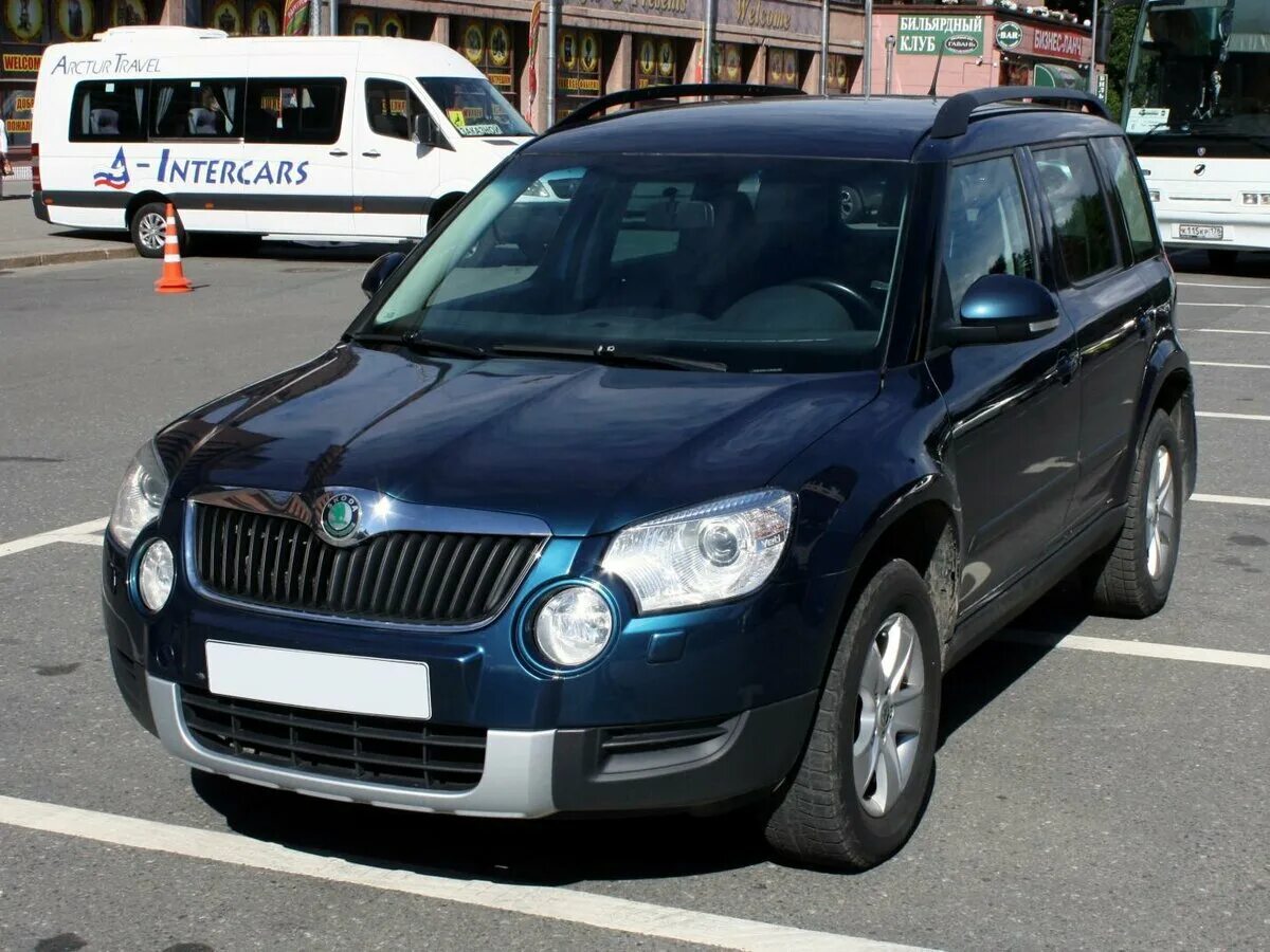 Шкода йети 2012 год. Skoda Yeti 2012. Шкода Йети синяя. Шкода Йети 2012 синяя. Шкода Йети синяя механика.