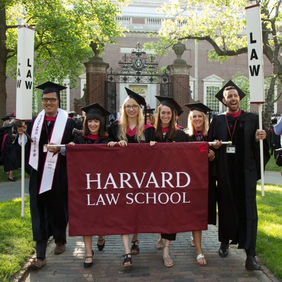 I finished university. Гарвардский университет (Harvard University). Гарвардский университет выпускники Гарвардского университета. Гарвард университет юридический Факультет. Школа Гарвард.