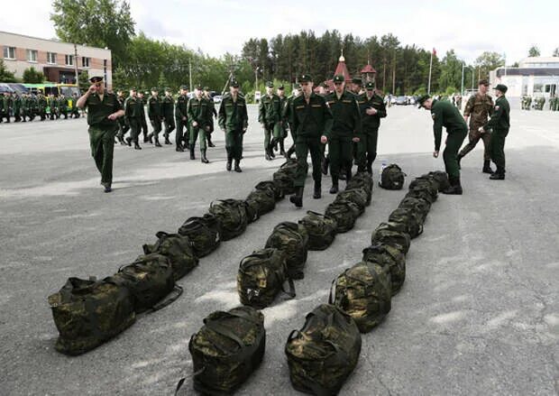 Весенний призыв 2022. Призывники 2022. Дальний Восток военные. Свердловская область армия. Эшелон призывников