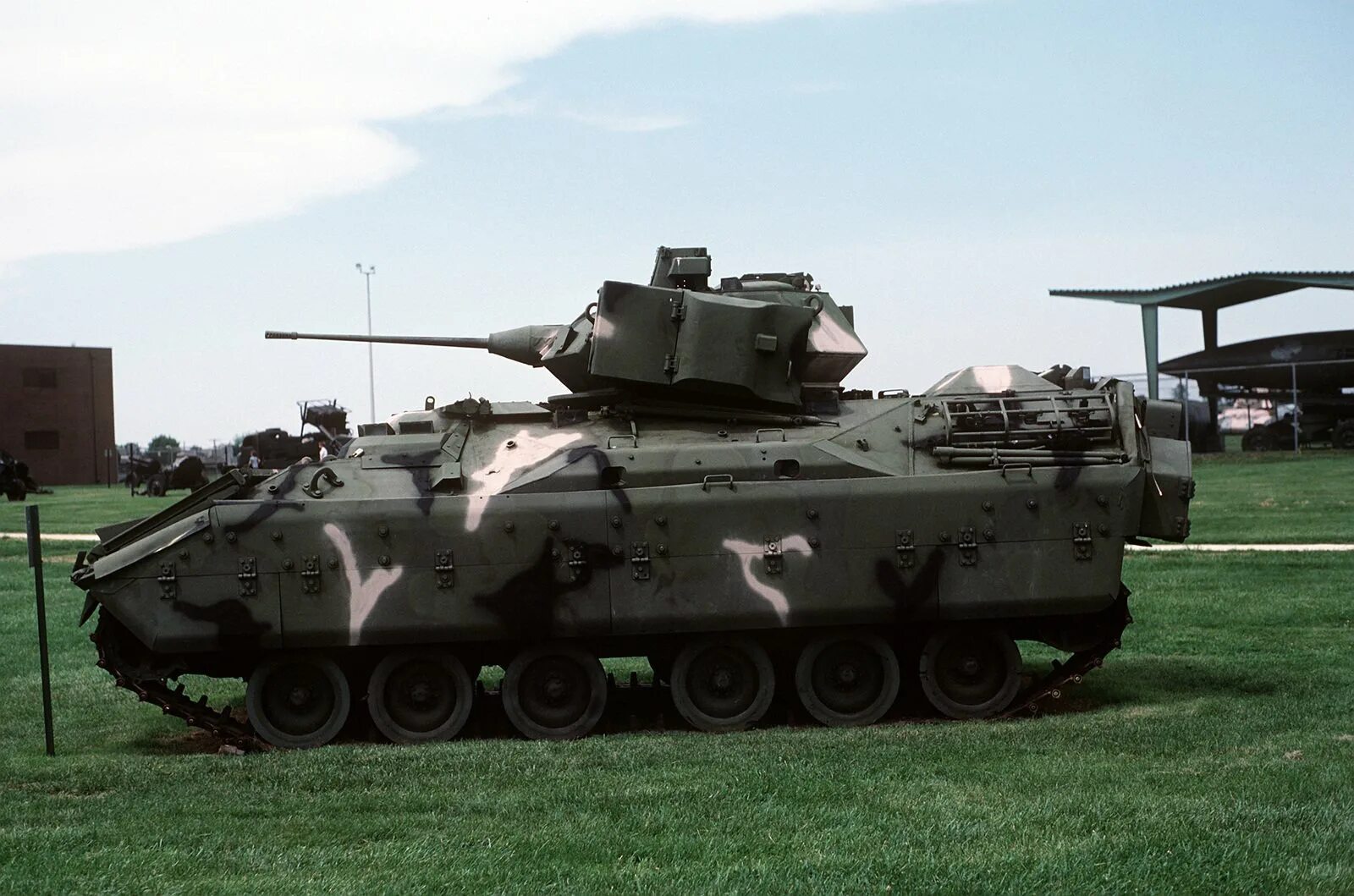 M3 bradley. БМП AIFV. M3 Брэдли подбитый. M3 IFV.