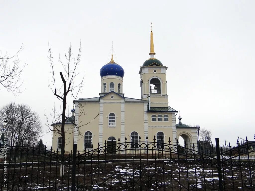 Село хохол воронежской. Казанский храм с хохол Воронежской области. Церковь с хохол Хохольский район. Храм в селе хохол. Казанская Церковь старый Оскол.