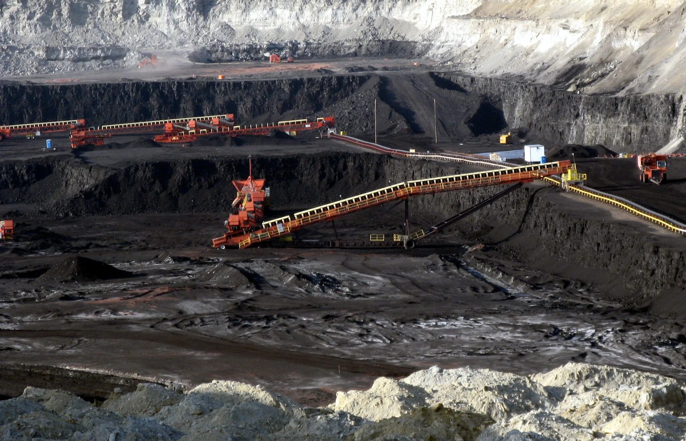 Добыча каменного угля в мире. Угольная промышленность Шахты. Угольная промышленность Иллинойс. Угольная добыча. Угольные карьеры.