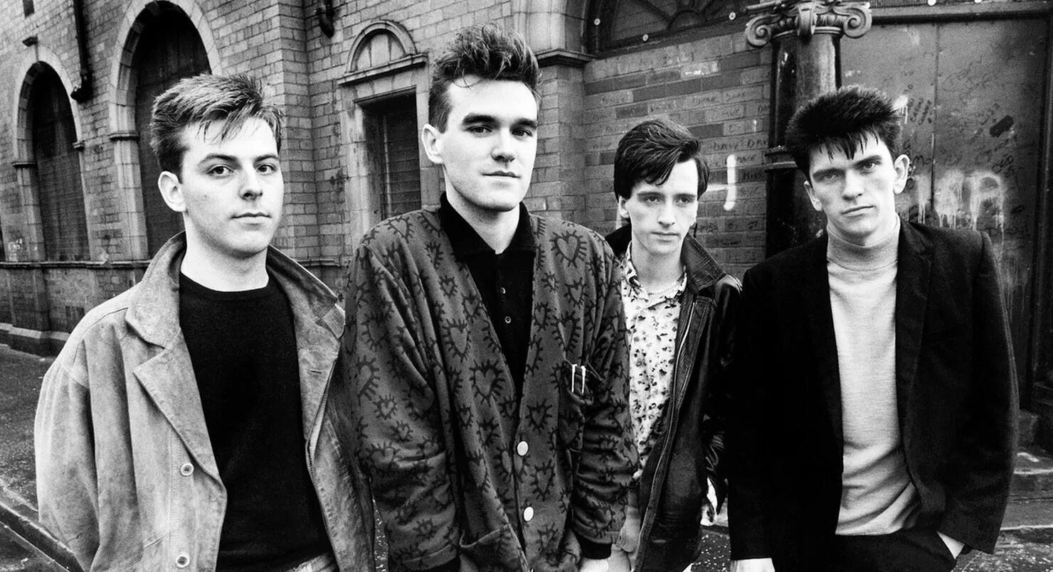 Группы британии. Группа the Smiths. Моррисси the Smiths. The Smiths солист. The Smiths 1984.