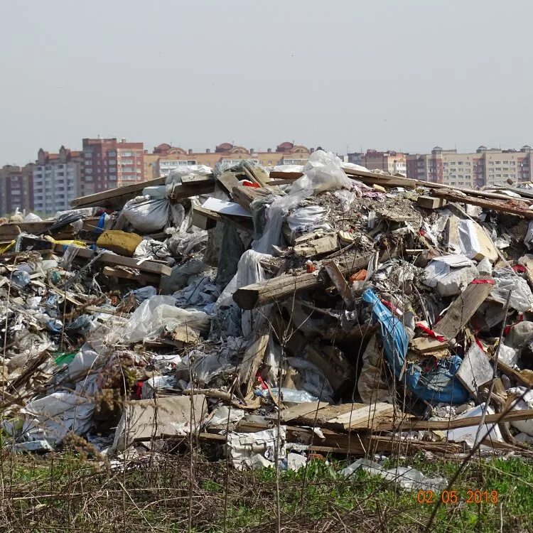 Свалка 2014 года. Мусорный полигон в Москве. Мусорный полигон в Пушкино. Свалка в Москве. Огромная свалка.