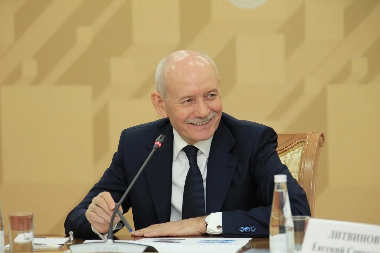Где работает рустэм хамитов. Рустэм закиевич хамитов. ахметшин рустэм закиевич. хамитов рустэм закиевич в молодости. рустэм хамитов сейчас.