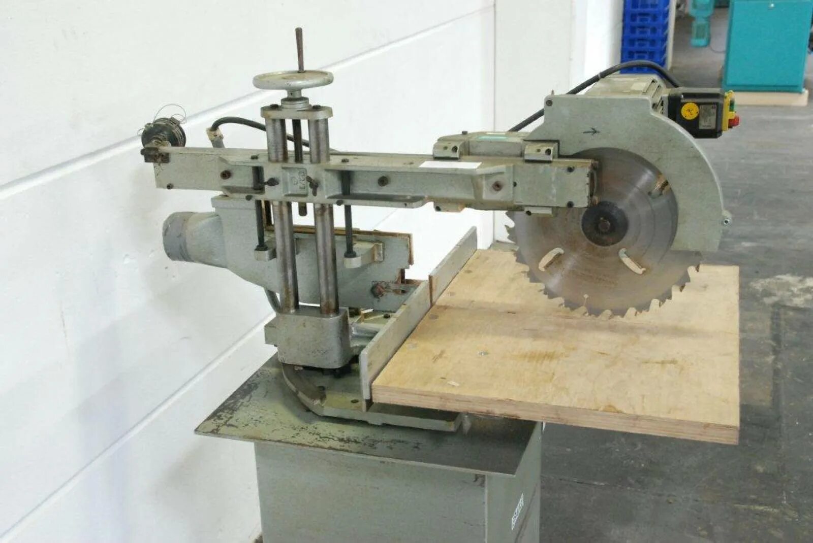 Св пила. Radial Arm saw Machine graule ZS-135. Станок zs180b. Радиальный/консольный торцовочный станок. Консольная пила по дереву м65.