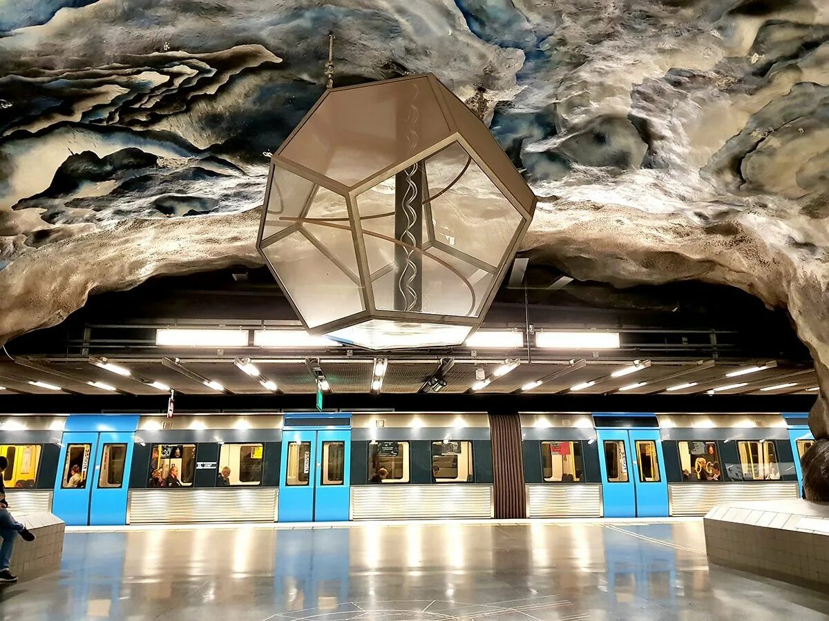 Станция метро есть. Станция метро Родхусет, Стокгольм. Станция t-Centralen в Стокгольме. Метро станция Стокгольм Неккрусен. Т-Сентрален, Стокгольм метро.