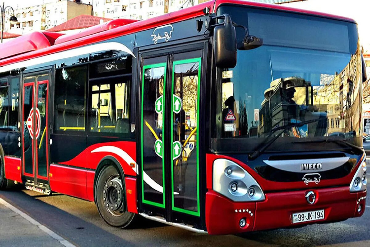Автобус. Автобусы Баку. Бакинский автобус. Автобус большой вместимости.