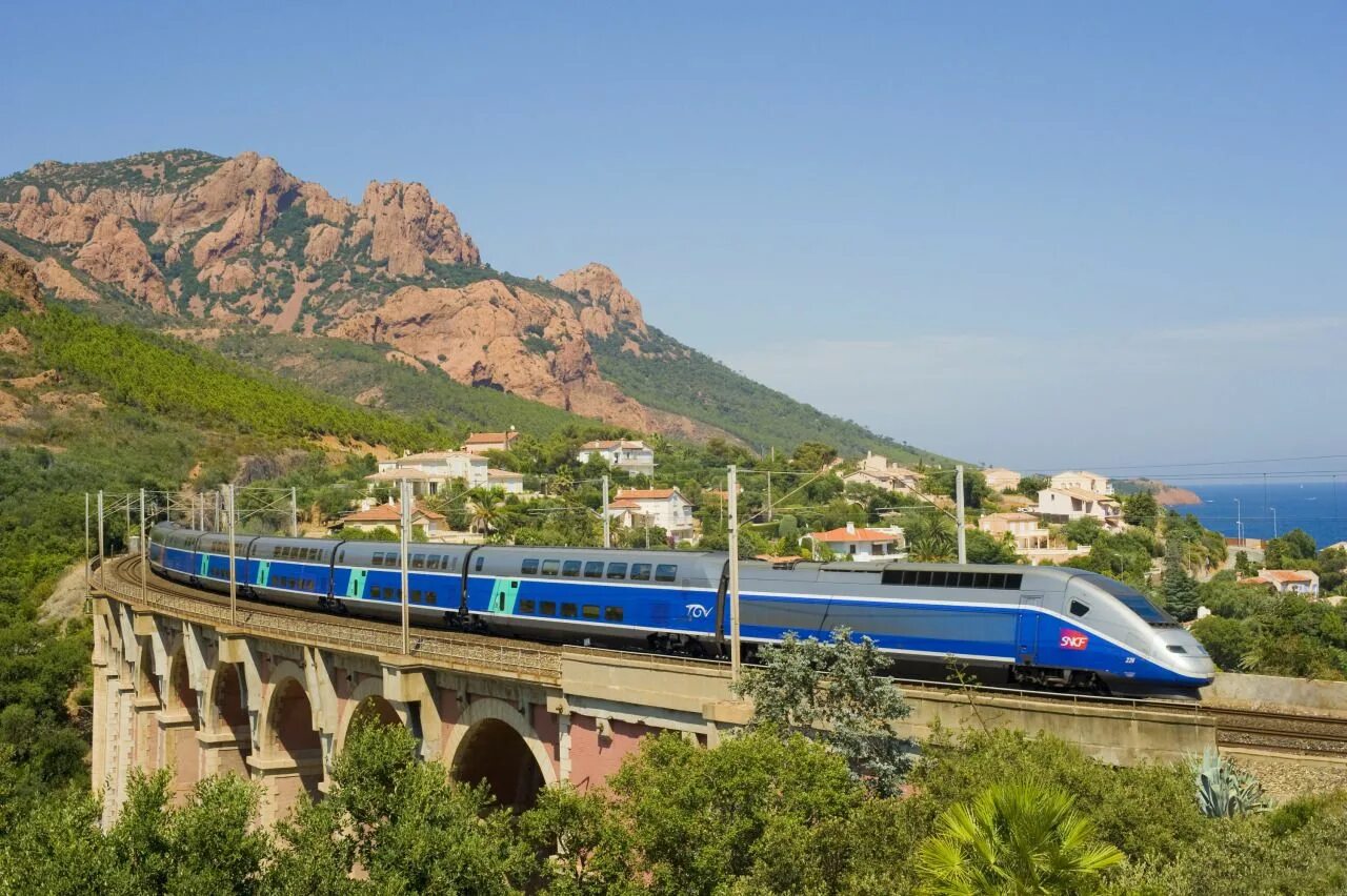 French train. SNCF Франция железная дорога. Поезд TGV Франция. ТГВ поезда Франция. Франция Лазурный берег железная дорога.