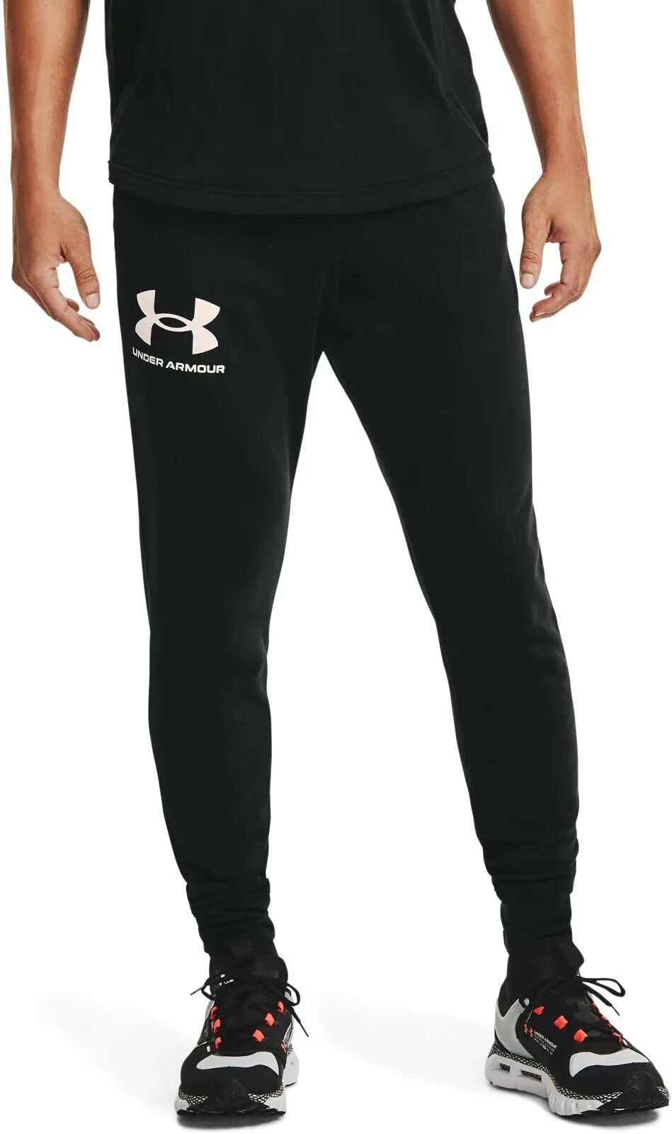 Under armour rival. Штаны under armour широкие. Under armour спортивные штаны. Спортивные штаны мужские under armour. Спортивные штаны мужские under armour.