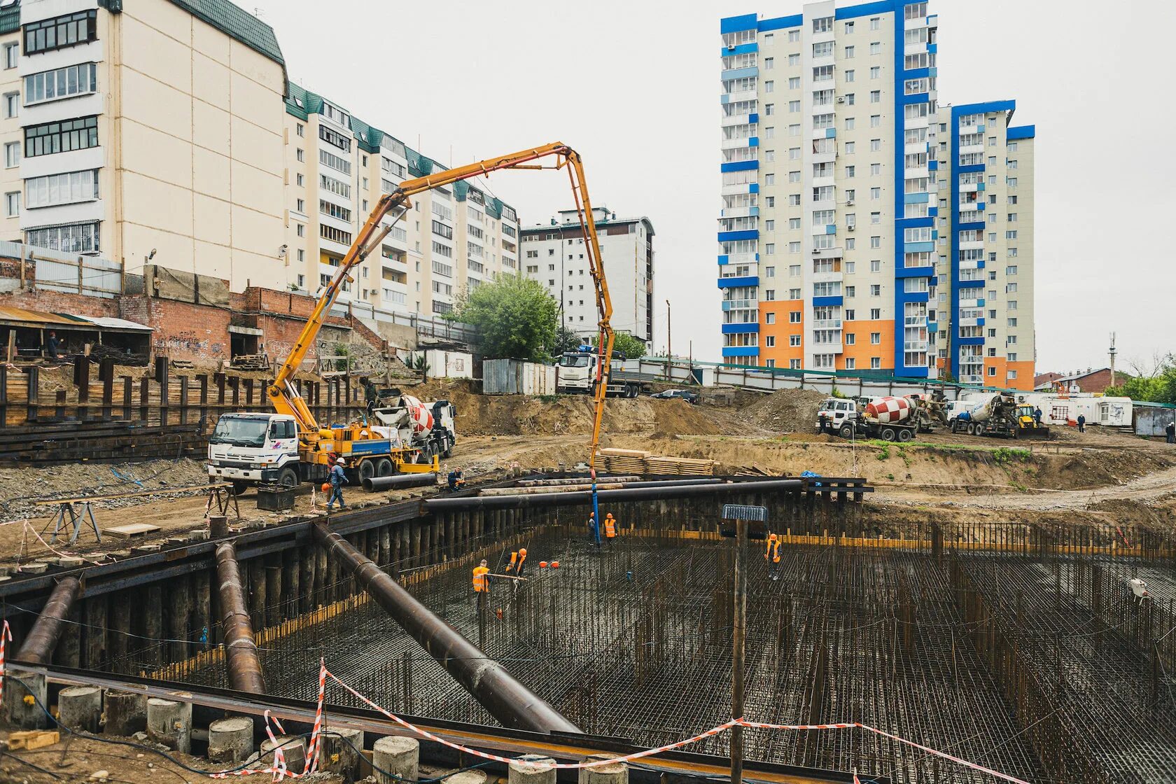 ЖК Восход Иркутск. Стройка. Жилой комплекс в Иркутске строится. Большой двор стройка.