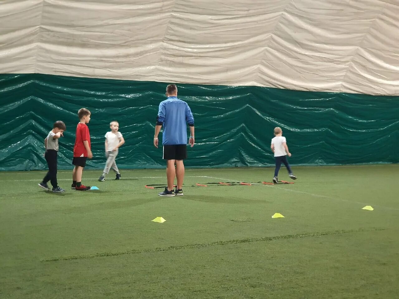 сосновка, жака дюкло 20б. улица жака дюкло 20б. жака дюкло 20б. жака дюкло 20б. манеж жака дюкло.