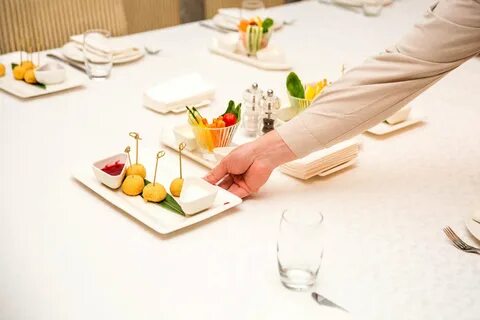 Serving table