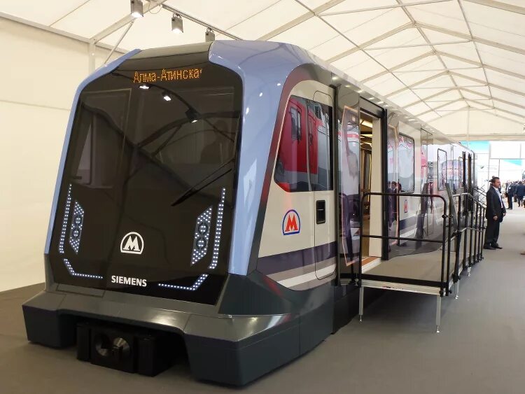 Новый метропоезд москва 2020. Вагон метро москва 2020. Вагон метро москва 2020. Самые новые поезда метро. Парад поездов метро на бкл.
