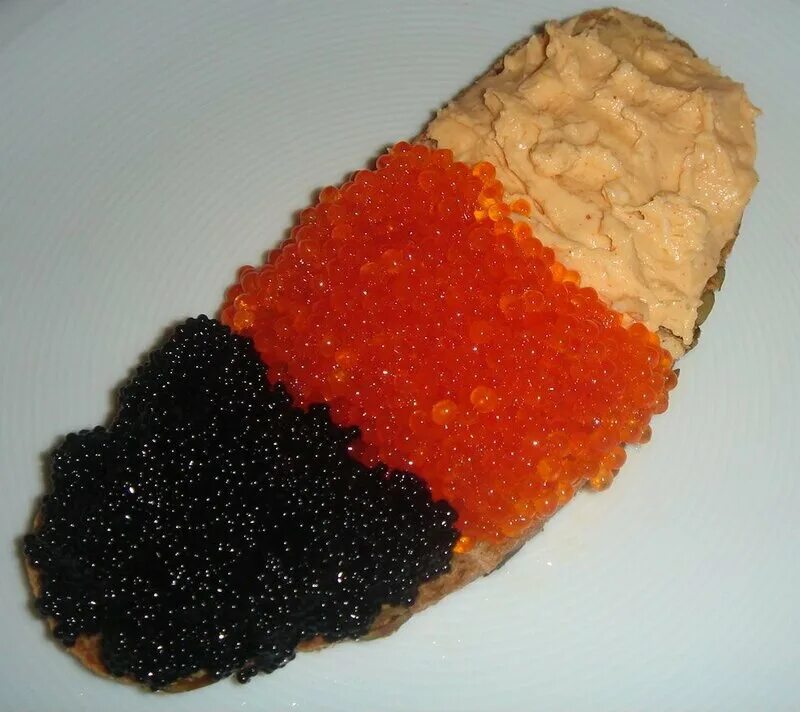 скромнее надо быть. красная икра прикол. скромнее надо быть. мальчик спартак динамо и цска. поскромнее надо быть.