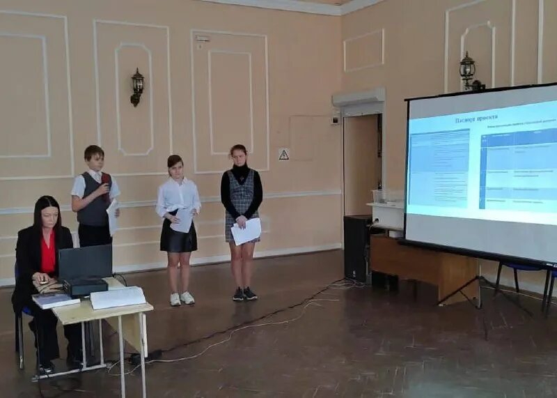 Ольга муравьева новочеркасск новочеркасск юрьевна. Управление образования новочеркасск официальный сайт. Сайты новочеркасска управление образования. Жюри в школе на защите проектов. Управление образования новочеркасск официальный сайт.