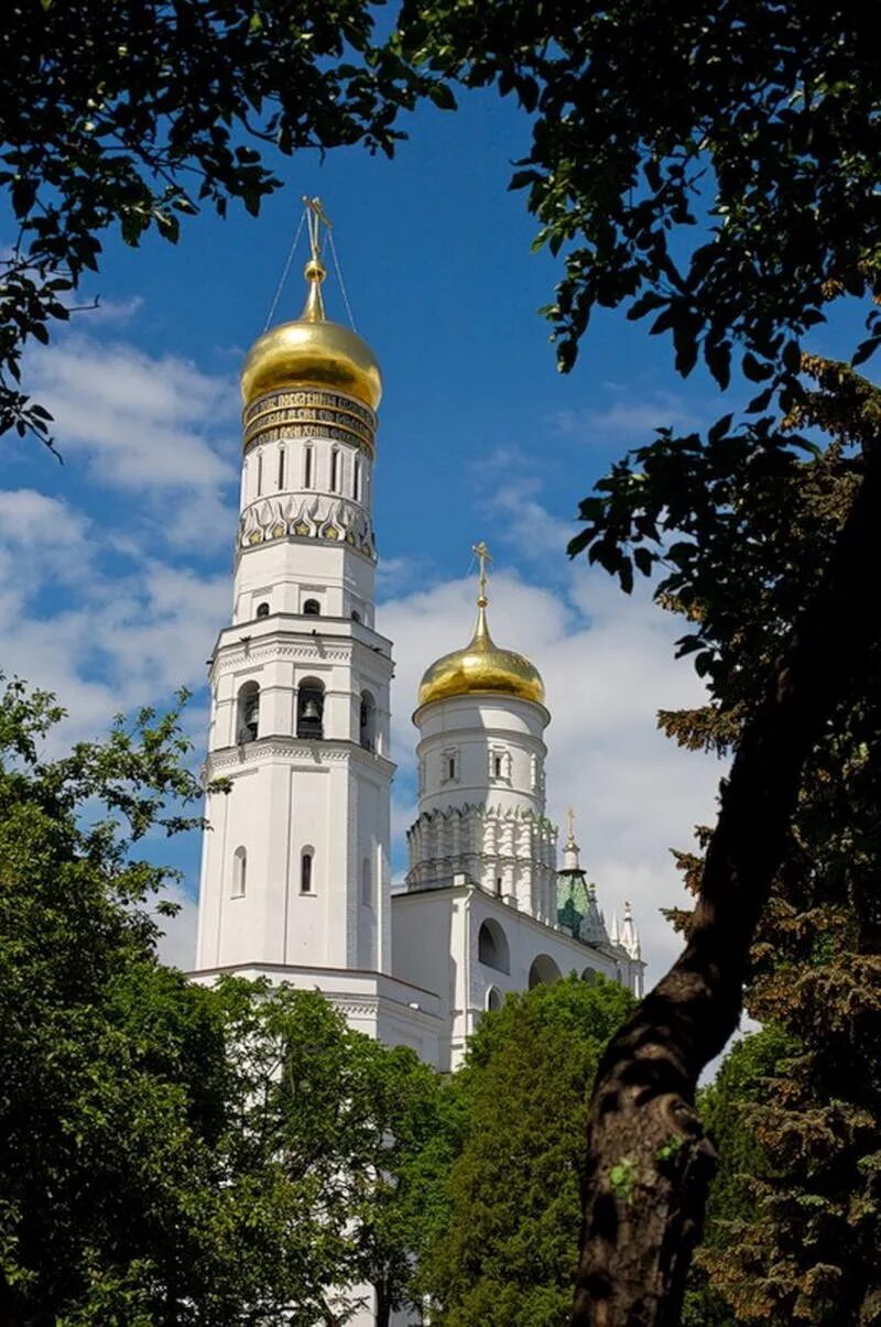 Подъяпольский иван великий колокольня. Колокольня ивана великого. Как выглядит колокольня. Колокольня ивана грозного. Собор ивана великого.
