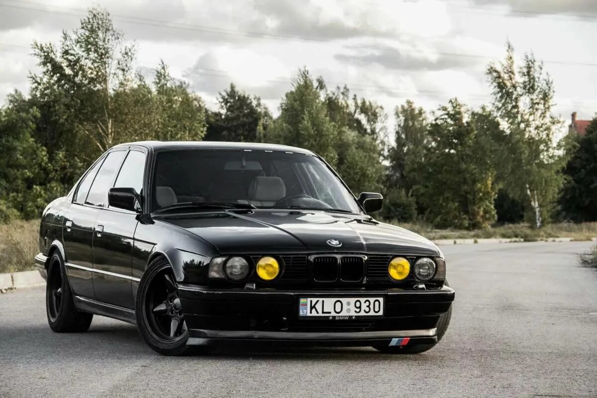 Е34 гаджи. BMW m5 525 e34. BMW 525 e34. BMW e34 525i. BMW e34 м5.