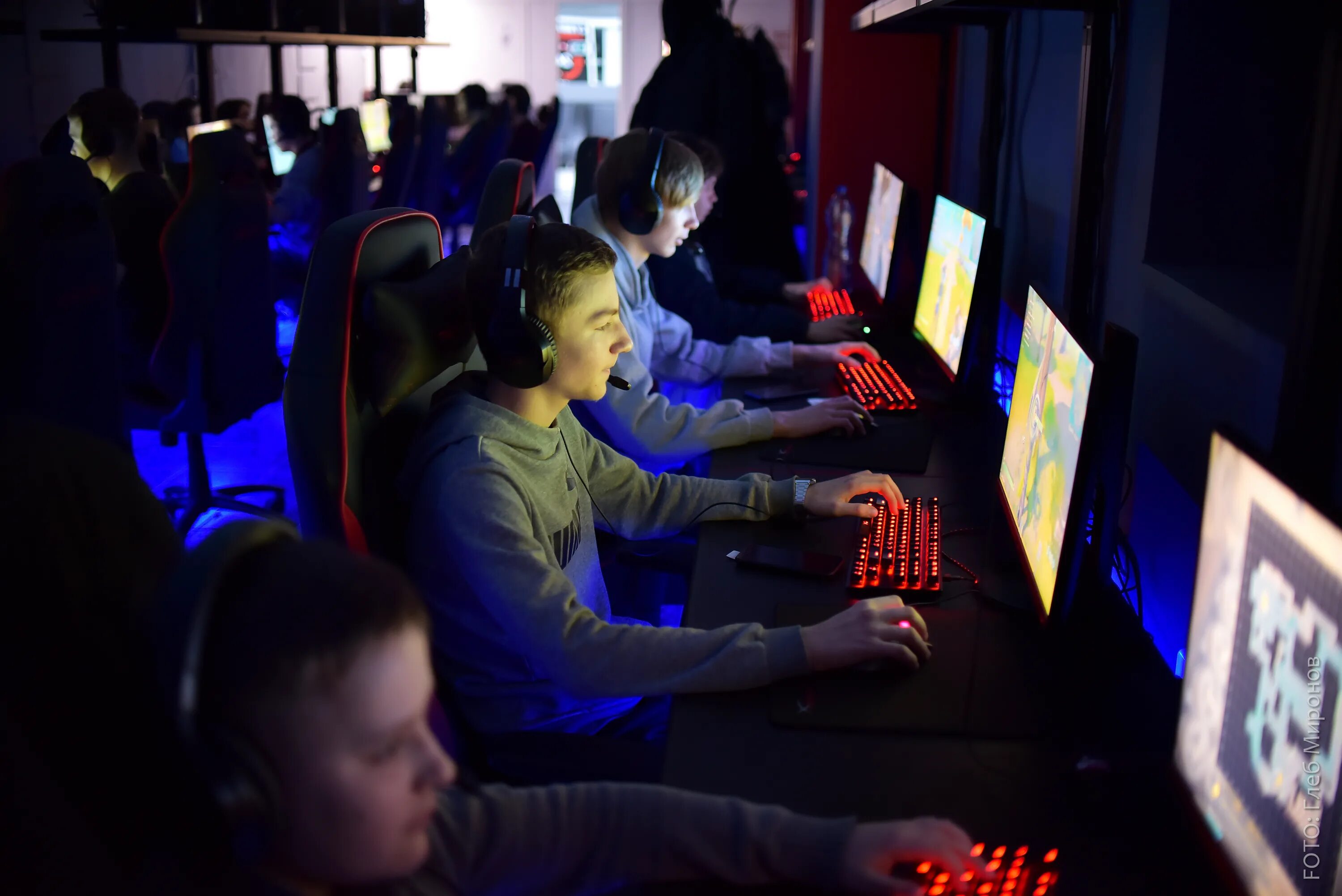 киберспортивные игры в россии. первый турнир по киберспорту. киберспорт стол. киберспортивный лагерь в анапе. киберспортсмены россии.