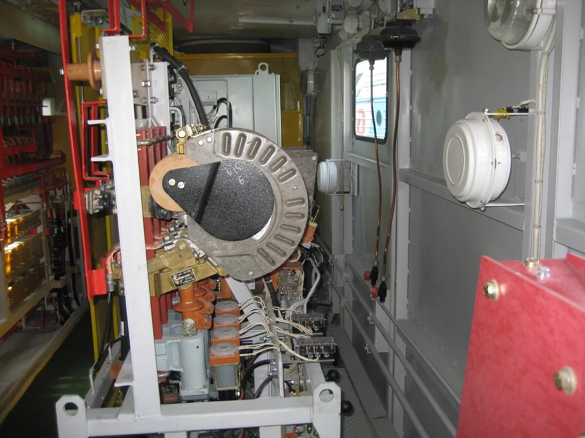 Склад коледино подольск. Тяговый трансформатор электровоза 2эс6. Подольский район, индустриальный парк "коледино". Как выглядит вб. Быстродействующий выключатель электровоза вл80с.