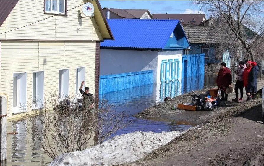 Какие улицы затопит в ишиме. Подтопления в Заводоуковске. Ишим потоп. Ишим затопило. Город Ишим потоп.