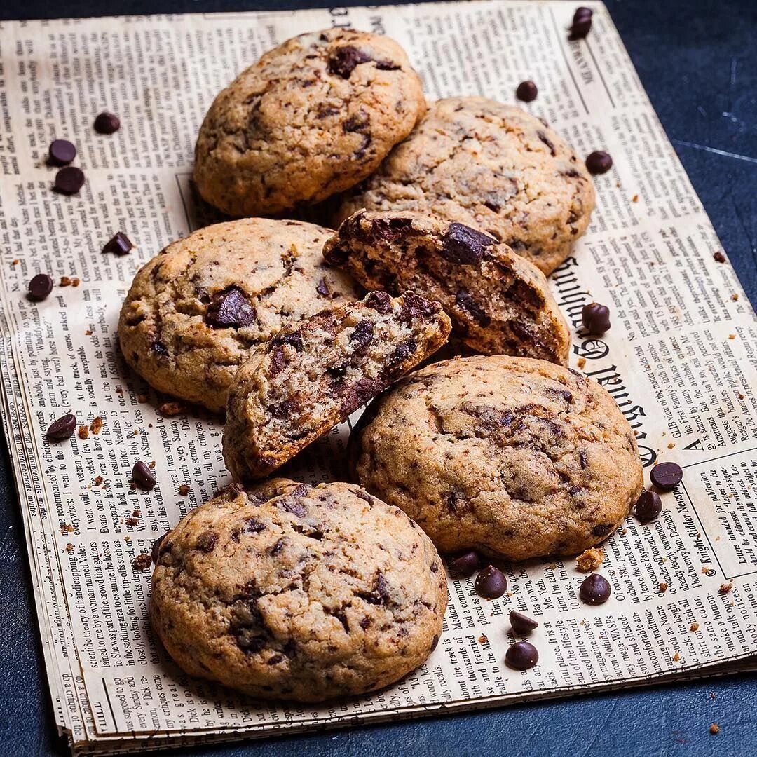 Content cookies. Рут Уэйкфилд печенье. Американские кукис. Американское шоколадное печенье кукис. Рут Уэйкфилд печенье с шоколадными кусочками.
