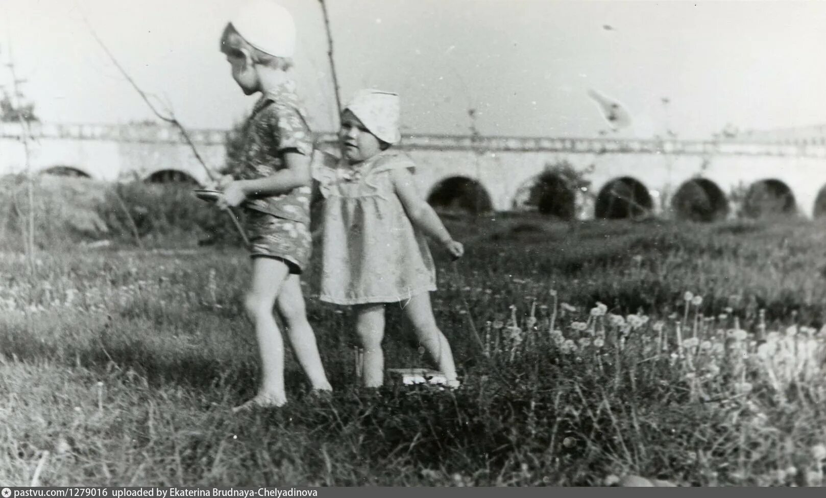 Ростокино 1 мая. Ростокино старые фотографии. Луга перед войной. 1953 Год Ростокино. Ретро фото дети Ростокино.