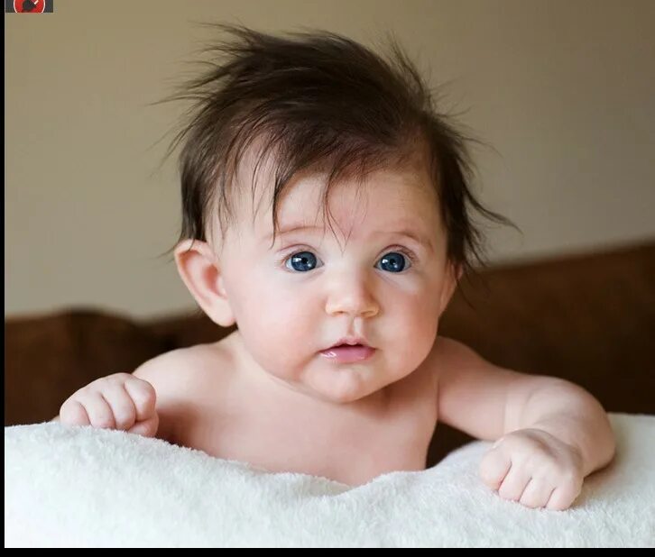 Ребенок 2 месяца. 2 Месяца ребенку. Дети в два месяца фото. Фото 2 месяца малышу. Новорожденный мальчик с темными волосами.