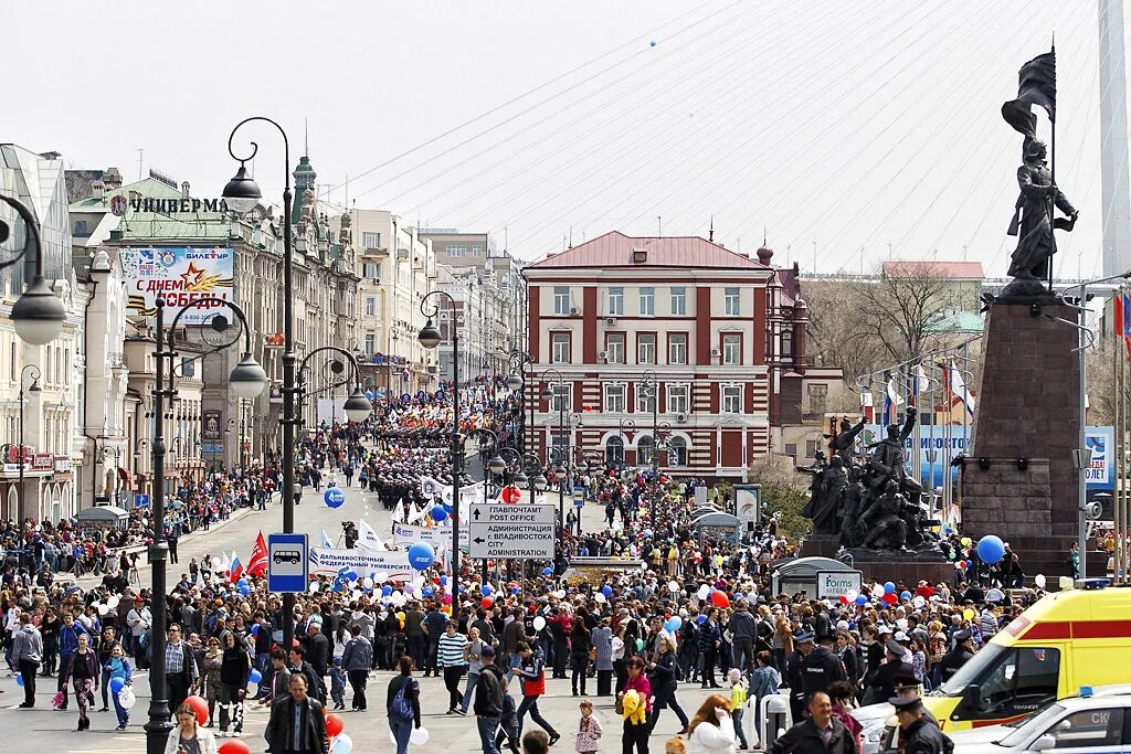 Какие люди во владивостоке. Владивосток люди на улице. владивосток люди фото. центральная улица владивостока. улицы владивостока люди живущие.