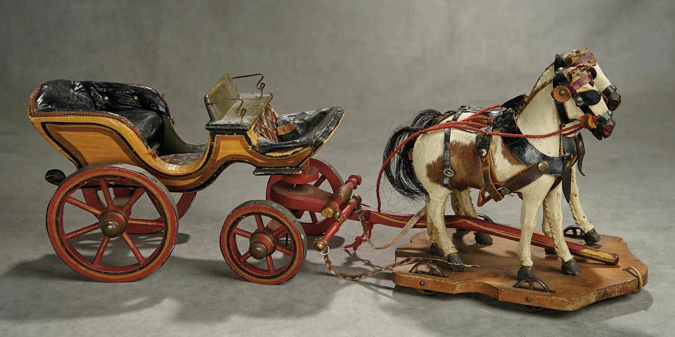 В каком веке были игрушки. Лошадки качалки 18 19 век. Игрушки 19 века. Старые игрушки. Старинные деревянные игрушки.