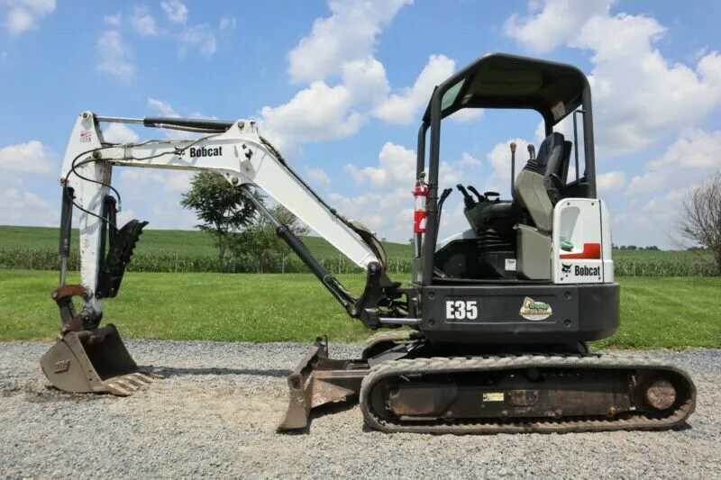 Bobcat e35. Мини-экскаватор e37 bobcat. bobcat e105. бобкэт 35.
