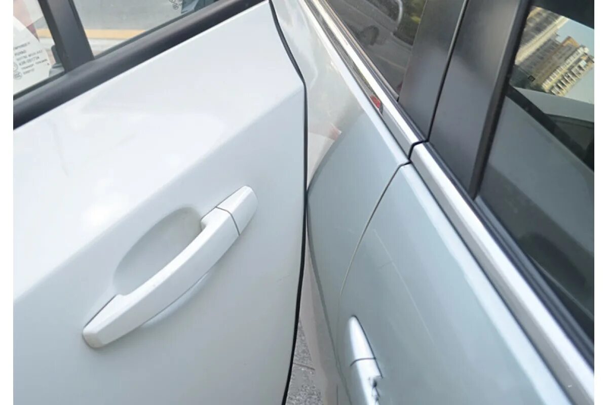 Купить накладки на двери автомобиля. 4l0853133 защита кромки двери Audi. Защита на двери кромки на рав 4. Защита кромки двери тайота каролла 160. Защитный молдинг на кромку двери автомобиля.