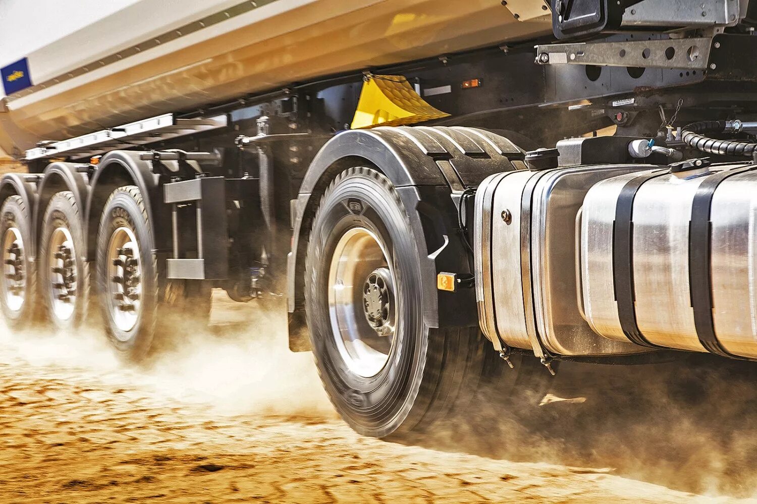 Белаз-75710. Nokian tyres линейка шин. Давление в шинах на белазе. Goodrich для фуры. Почему шины самосвалов делают широкими.