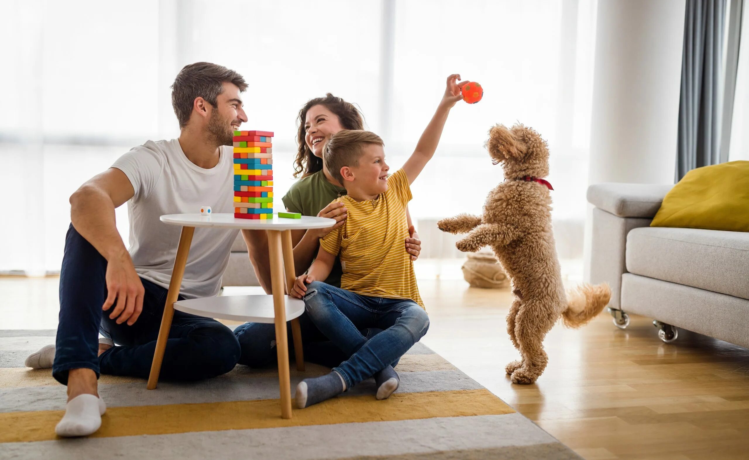 Have fun life. Дрессура младенца. Швейцарская семья. People and Pets. Family with 3 children and a Dog.