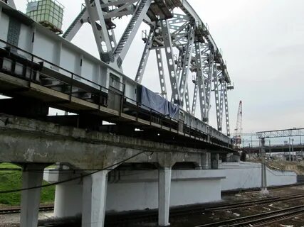 Дорога над железной дорогой