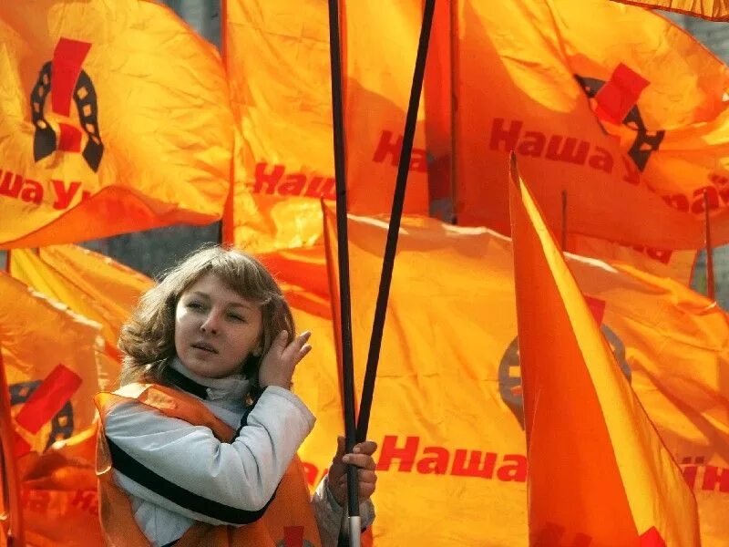 Orange revolution. Ющенко оранжевая революция. Митинги 2004 оранжевая революция. Оранжевая революция на Украине. Флаг оранжевой революции.