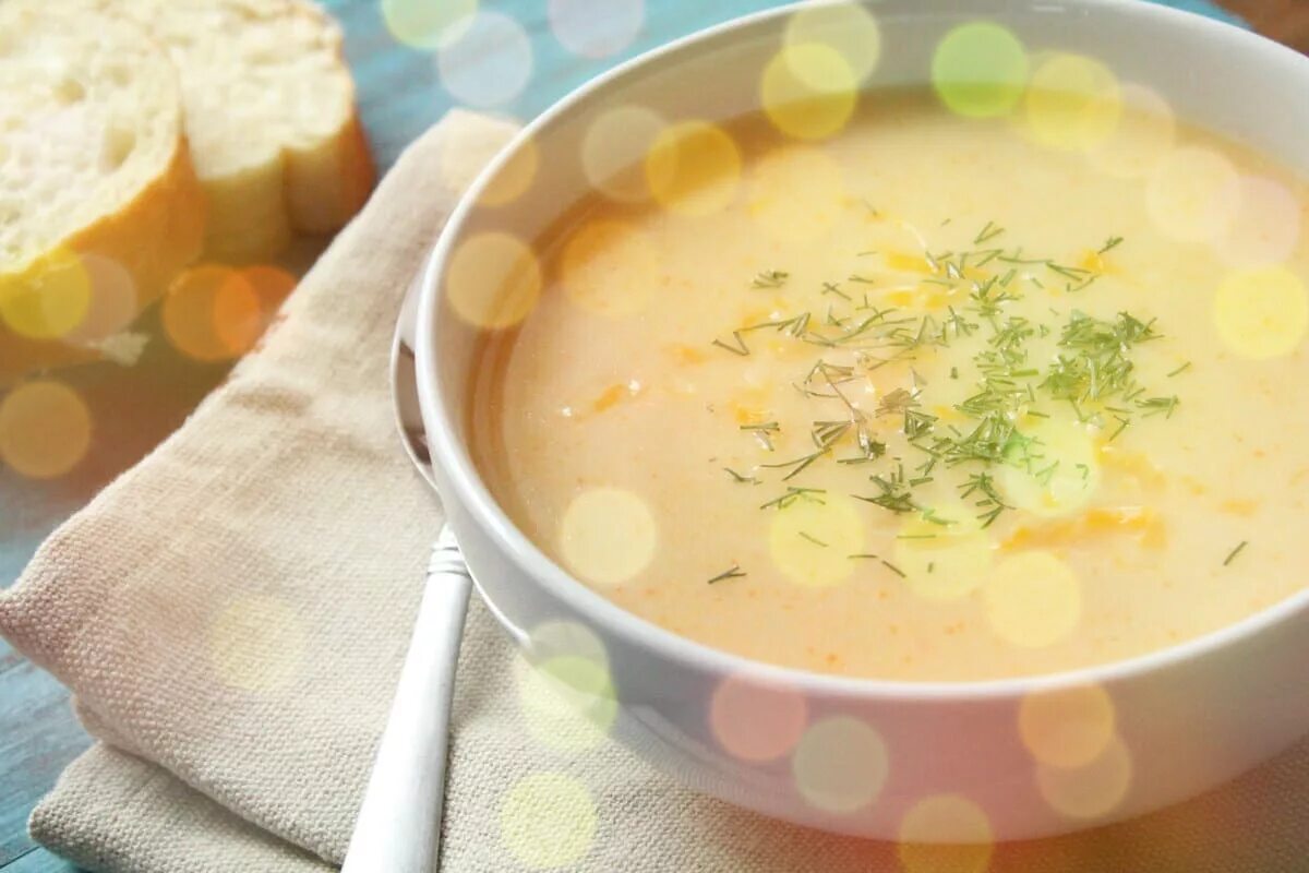 Сырный суп Рокфор. Куриный суп с сыром. Сырный суп с рисом. Сырный супчик на скорую руку. Рецепт сырного супа без плавленного сыра