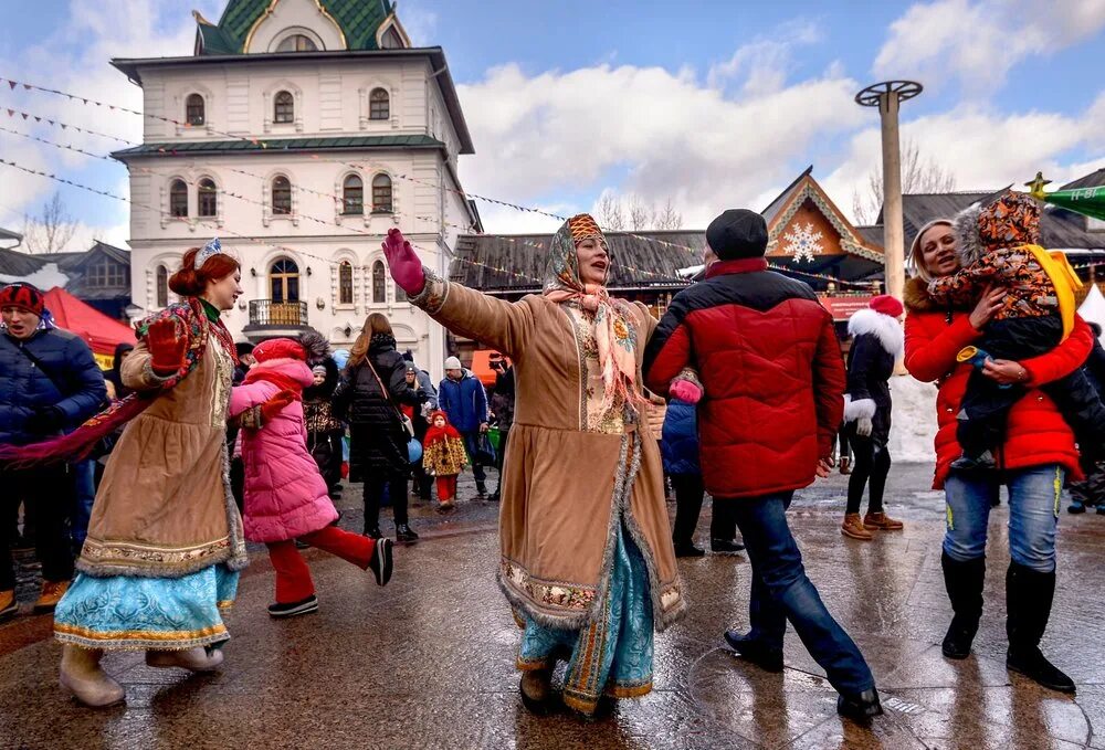 Где погулять в москве на масленицу. Масленичные гуляния в Москве. Масленица в Москве. Народные гуляния в Москве. Народные гуляния на Масленицу Москва.