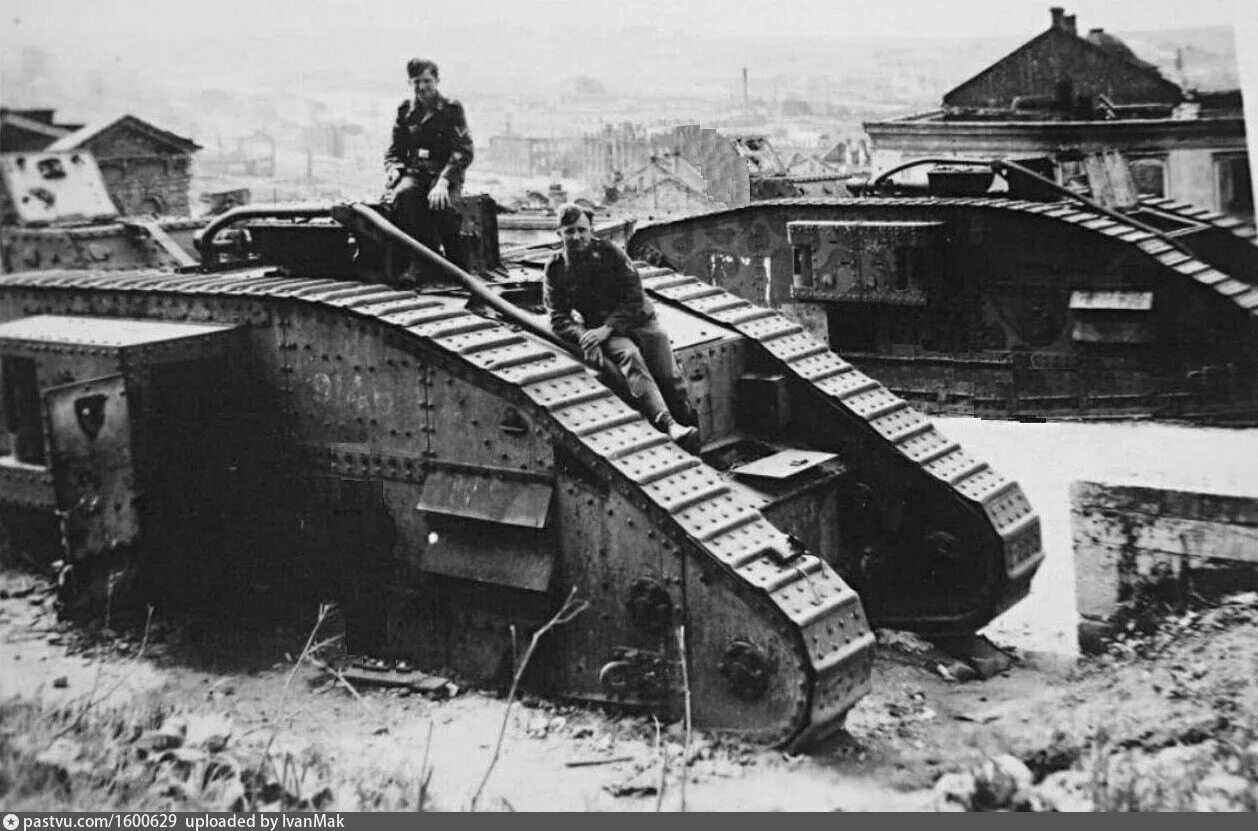 Какими были танки в начале. Танки 1 мировой войны России. Британские тяжелые танки 1 мировой. Mark 1 танк в красной армии.