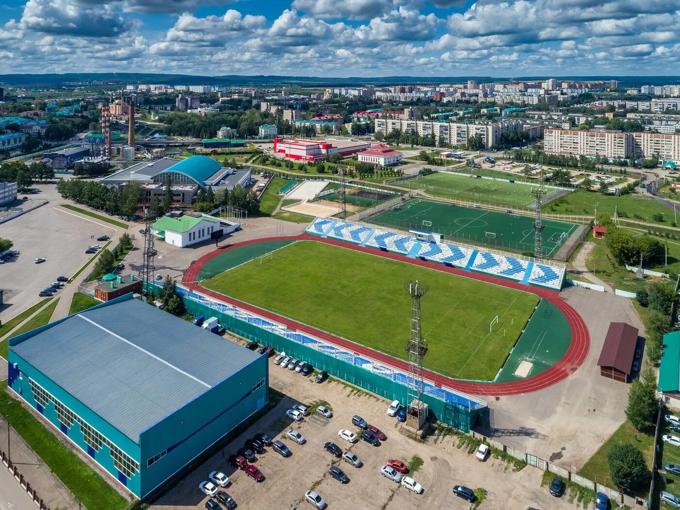 Альметьевск чебоксары. Стадион городской альметьевск. футбольный стадион алнас альметьевск. центральный стадион в альметьевске. альметьевск татарстан.