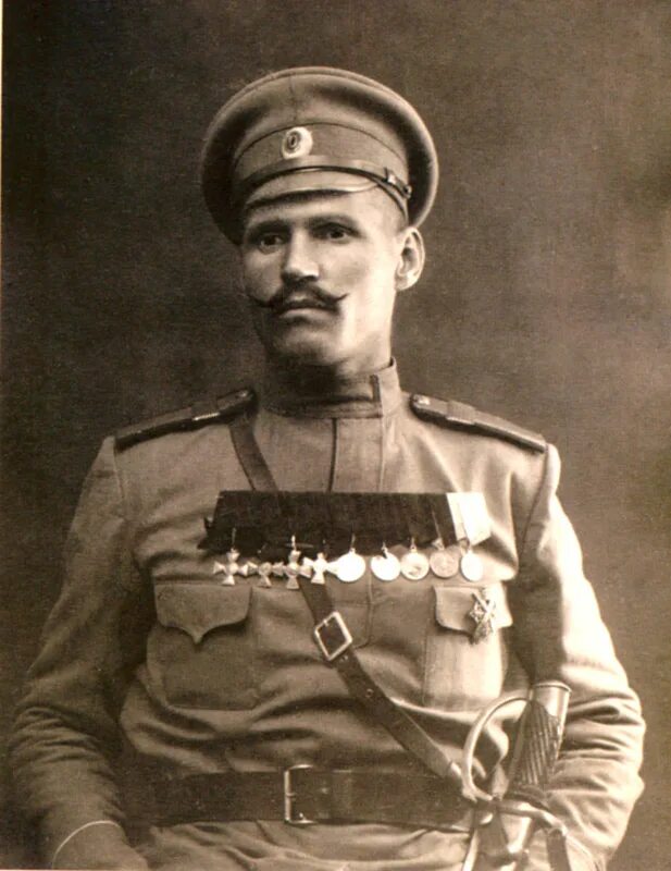 Последний участник первой мировой войны. Офицер царской армии до 1917 Георгиевский кавалер.