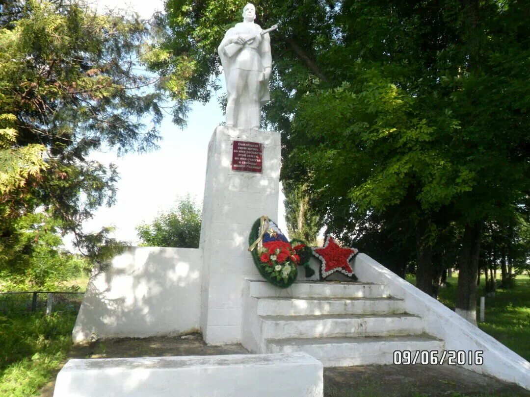 Станица брюховецкая краснодарский погода. Село свободное Брюховецкого района Краснодарского края. Станицы Брюховецкого района Краснодарского края. Брюховецкий район памятники в парке. Брюховецкий район мемориал Великой Отечественной войны.