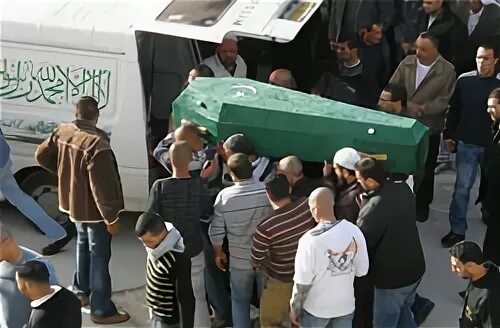 Ногами вперед выносят покойников или. Ногами вперед выносят покойников или