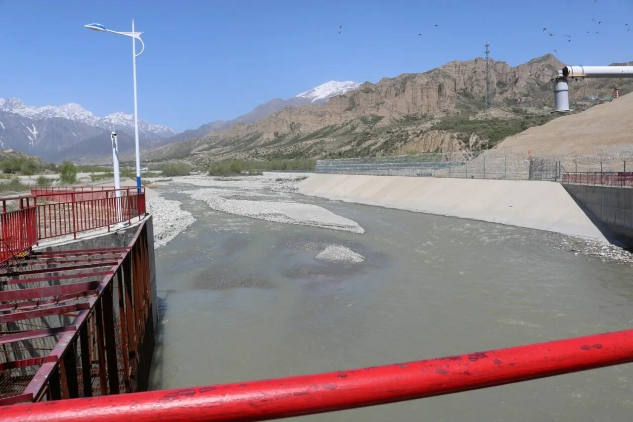 Сергеевское водохранилище казахстан 2024. Бартогайское водохранилище Казахстан. Река Хоргос. Водохранилище Алматинской области. Дамба в Казахстане.